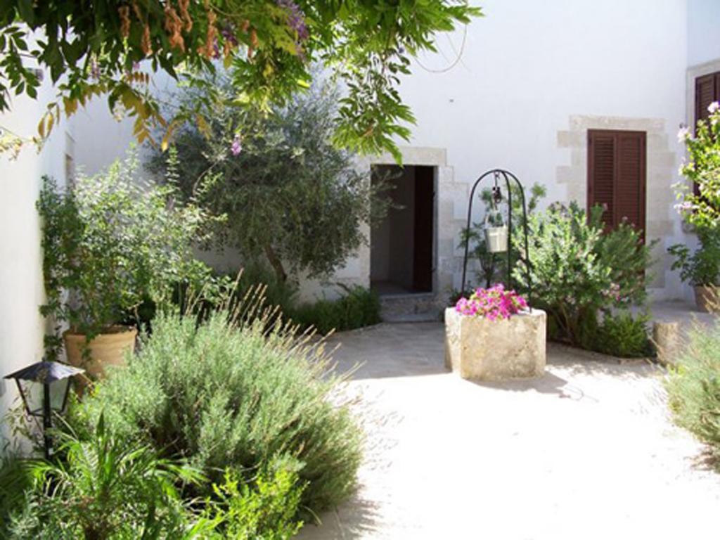 B&B Le Due Corti Martignano Exterior foto